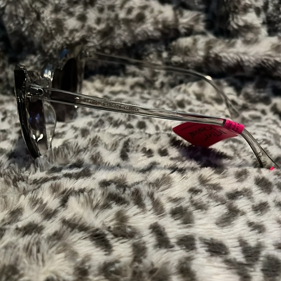 Betsey Johnson Sunglasses heart shaped beveled diamond oversized NWT - Picture 3 of 9
